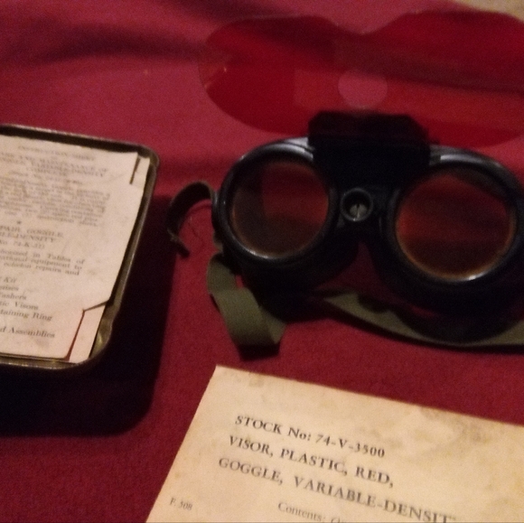 RARE **9/10 - Red quinoline cyanin dye Goggles Nightmare Vision Demon-Sight WW2 - Picture 6 of 9